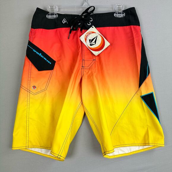 Volcom Men’s Size 30 Fade Board Shorts No Stretch - Picture 1 of 9